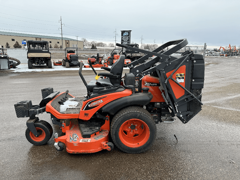 USED Kubota ZD1211 24.6 HP-60 Deck-Bagger | Lano Equipment