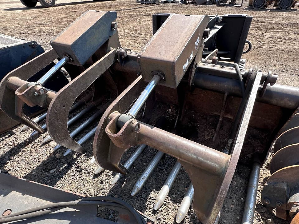 2002 BOBCAT BCFG66 Fork Grapple Attachment 239627